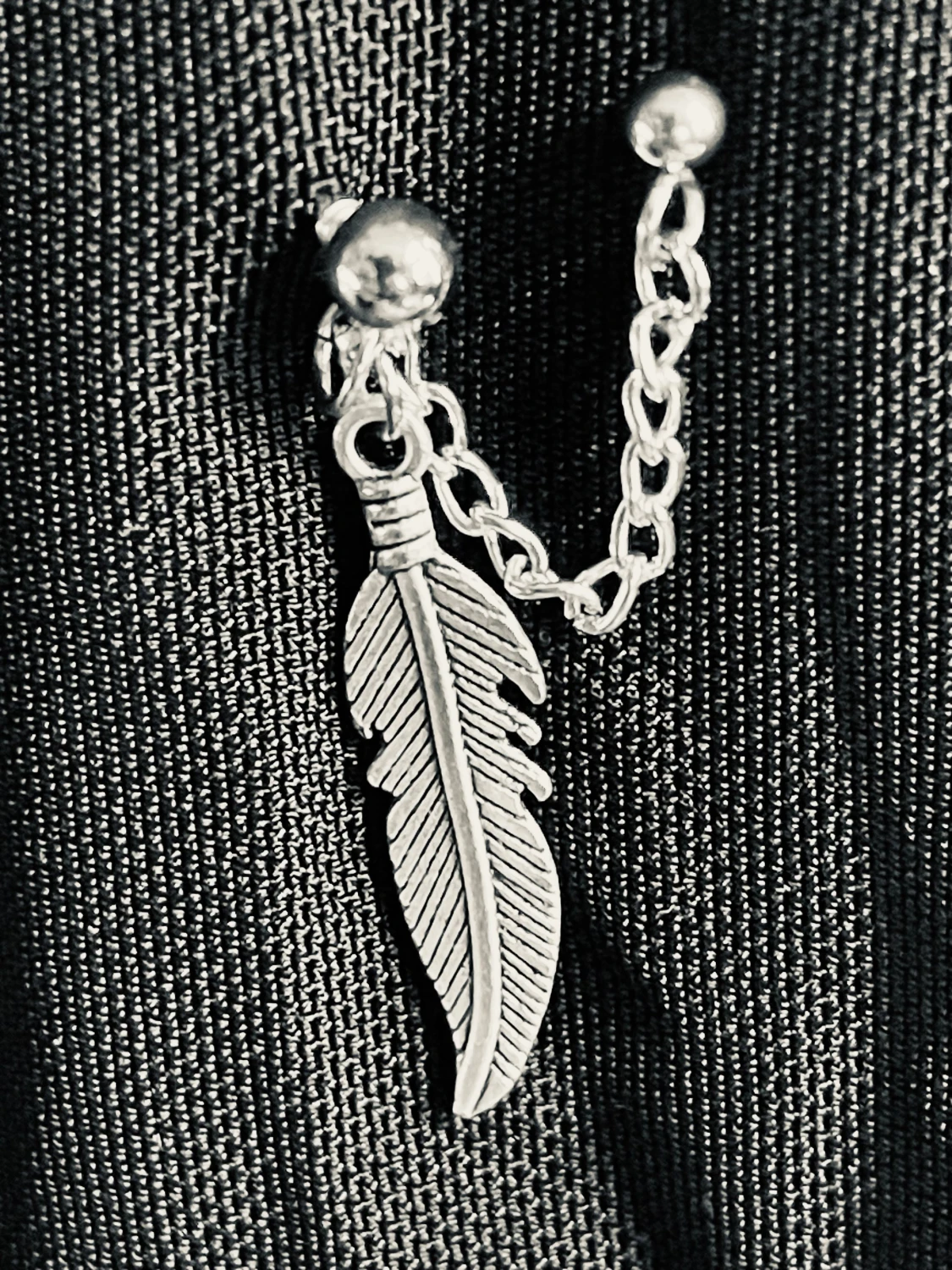 By prisförslag- 1 st Silvrigt dubbel örhänge med fjäder och kedja - 2