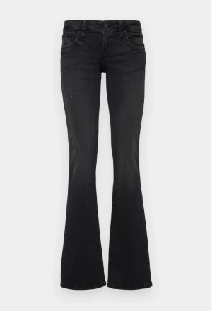 LTB jeans valerie NYA - Jätte fina Ltb jeans i svart, men jeansen är stora i storleken så de passsde inte mig⭐️ köptes för 799 och ej andvända, modellen är Valerie ( low raise, bootcut) 💙