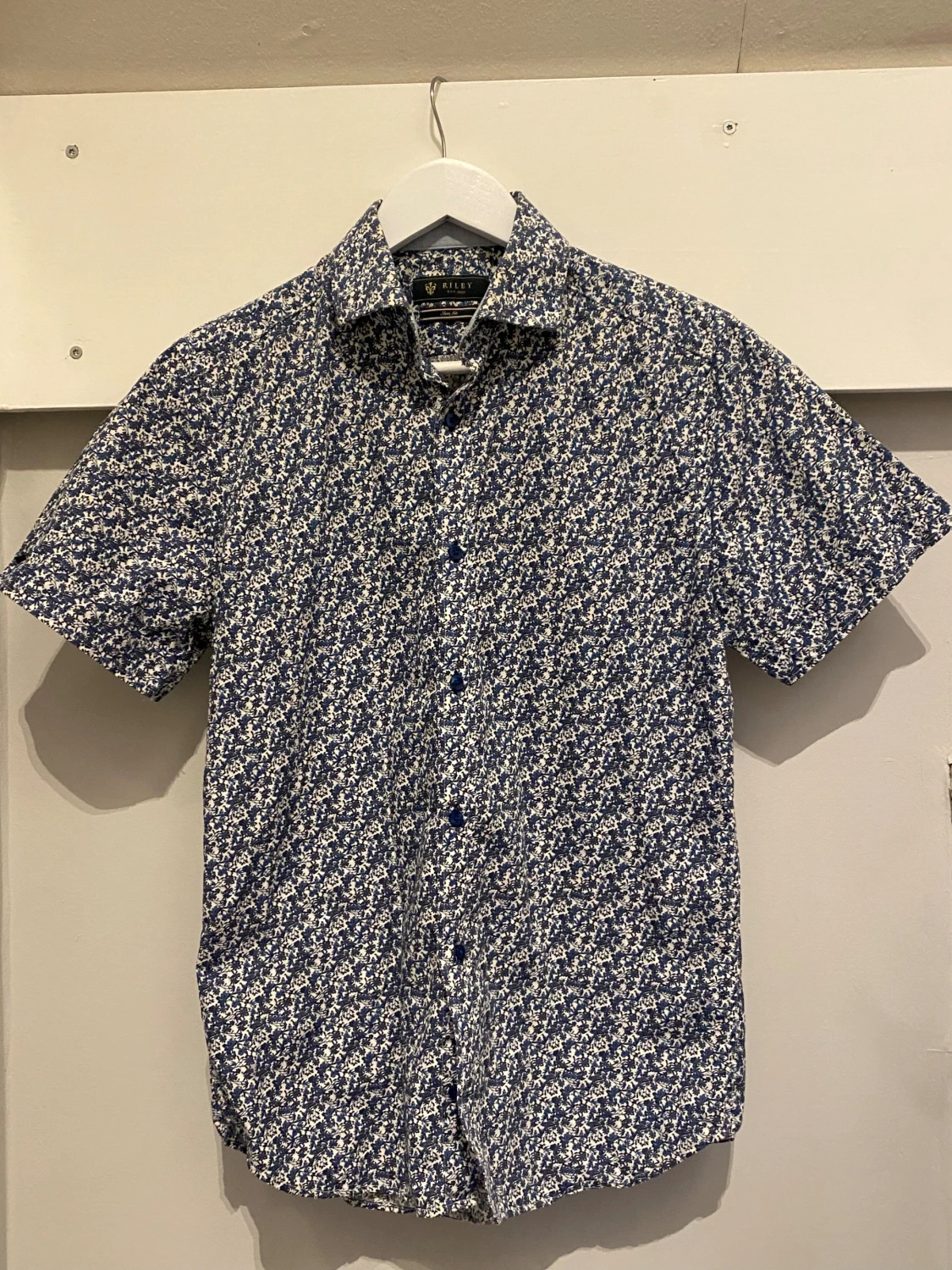 Blommig kortärmad skjorta från Riley