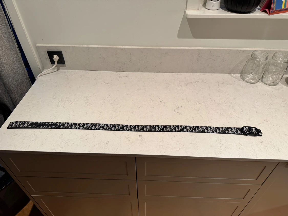 Svart och vit bälte med monogram - 2