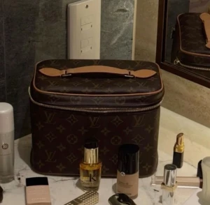 Smink väska  - Till dig som vill ha fina och lyxig sminkväska