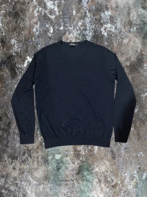 Dressman merinoull - Detta är en fet tjocktröja från dressman, den är 100% merinoull och passar perfekt nu till vintern, skriv i pm för mer bilder eller funderingar. Använd bara en gång. Mvh Holmbergsresell!