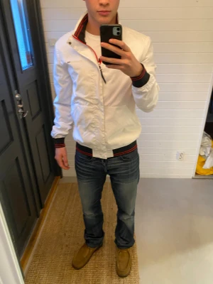 Fieldjacka - En super snygg vitt Didriksson jacka, en jacka som är perfekt när det är lite vindigt och super snygg till våren