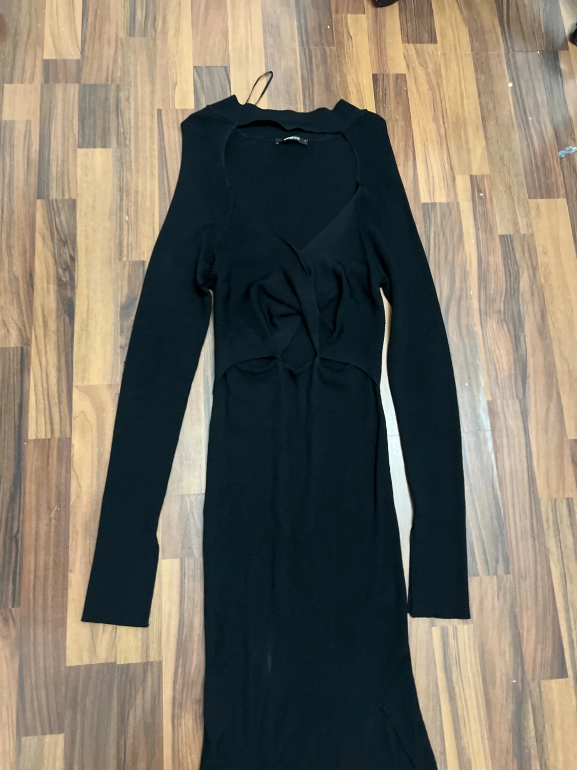 Svart lång stickad klänning med slits - 1