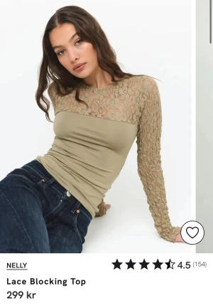 Lace Blocking Top Nelly - Helt ny topp från Nelly som jag behöver sälja eftersom den inte passade. Materialet är superskönt och tröjan passar både för vardag eller festligare sammanhang🌟