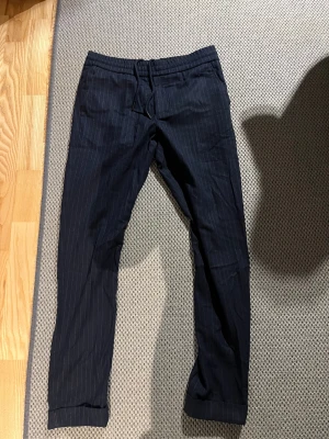 John Henric randig byxa - Randiga byxor från John Henric | strl 46 | inga defekter | fler bilder går att lösa.