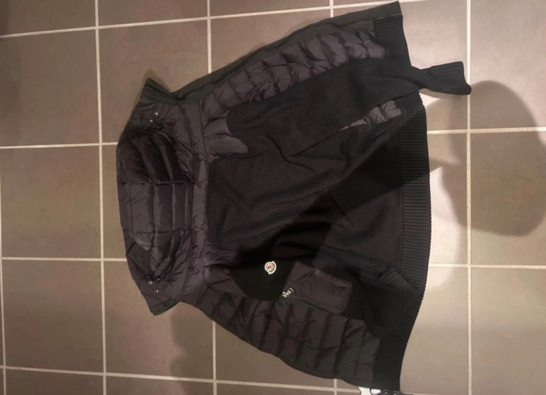 Svart pufferjacka från Moncler - 2