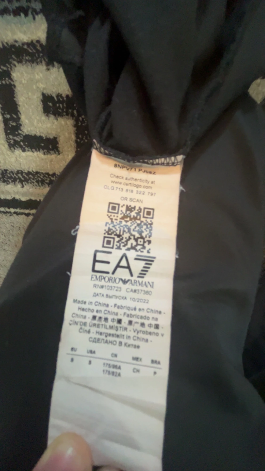 Svart EA7 zipjacka med guldtryck - 2