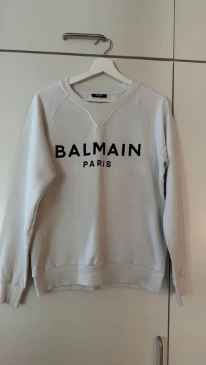 Balmain Tröja  - Vit balmain tröja i storlek S 