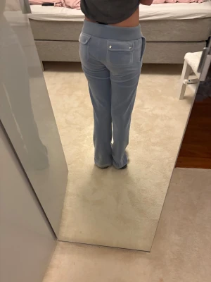 jucie byxor - juice byxor, ljusblå väldigt sköna och snygga 