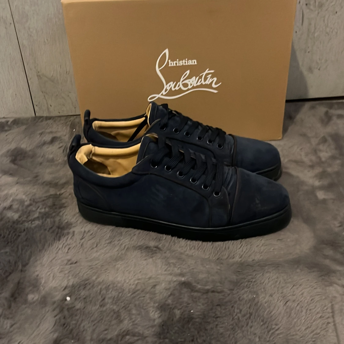  Sälja ett par Christian luvetins - 3