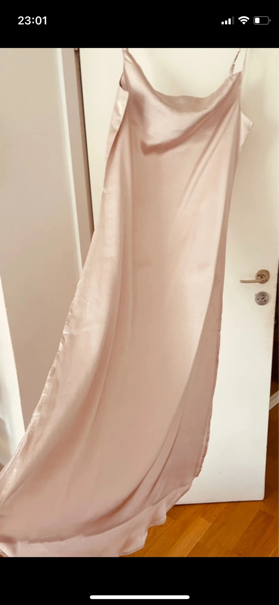 Oanvänd långklänning  - 2