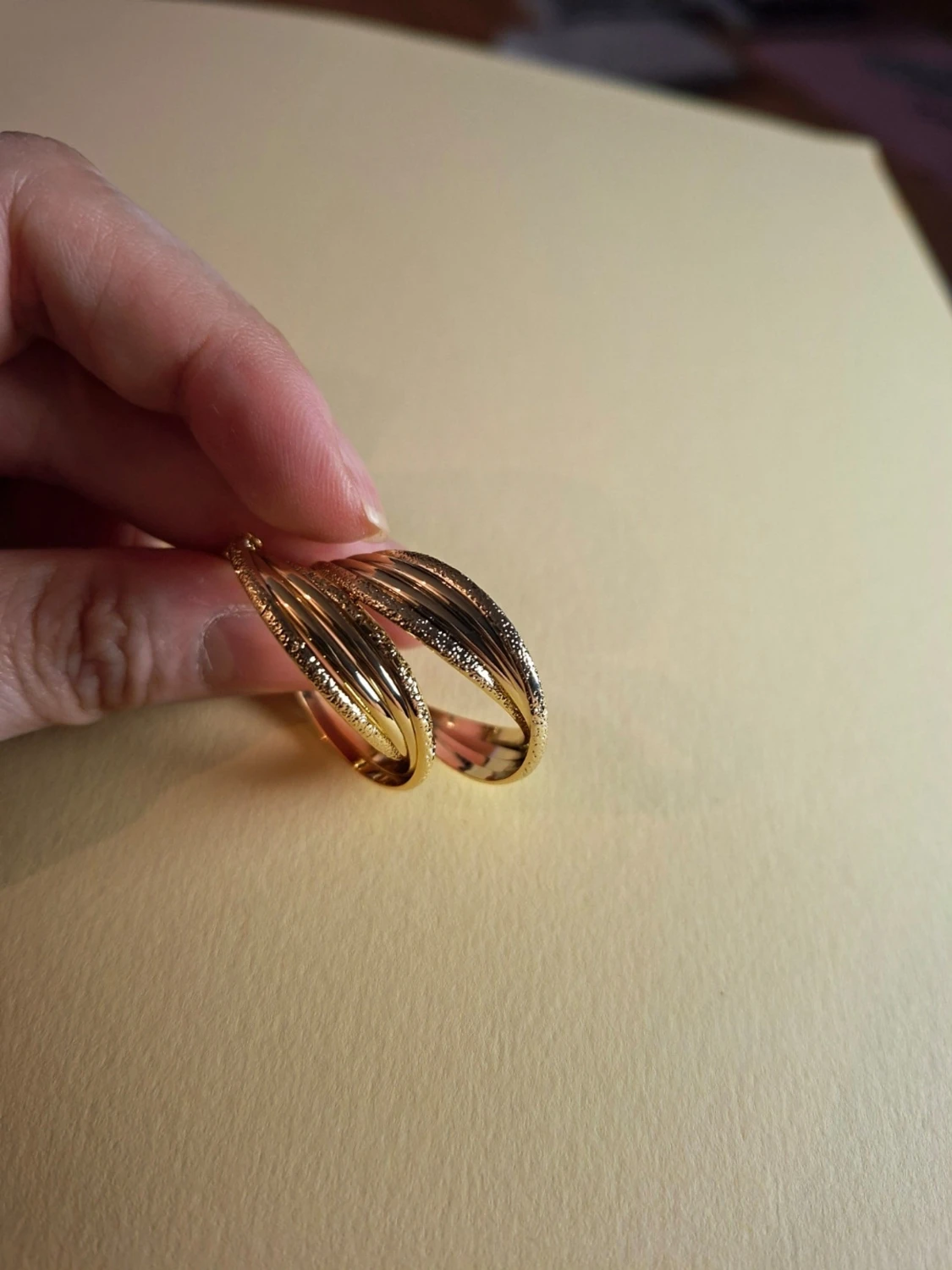 Guldiga tvinnade creoler örhängen - 1