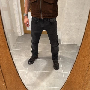 Replay jeans  - Ett par snygga jeans från Replay i storlek W33 L32 i modellen anbbas