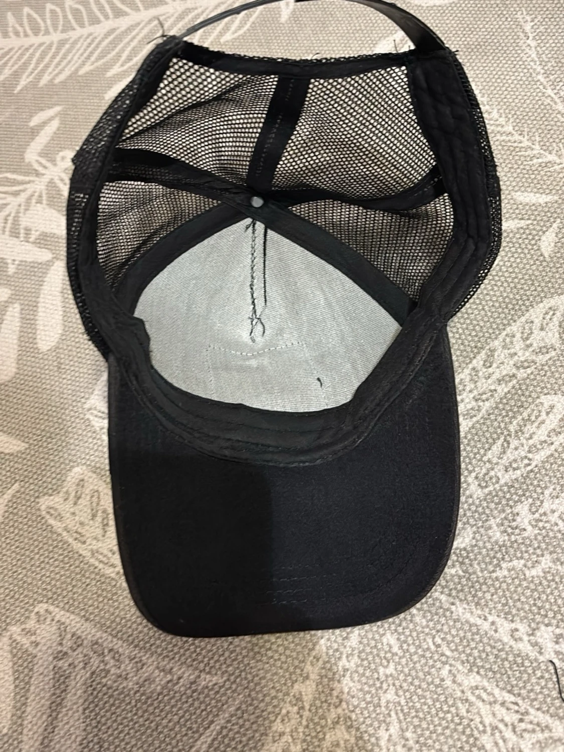 Svart truckerkeps med pantermärke - 1