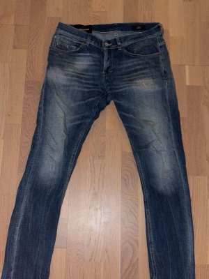 Dondup jeans - Snygga dondup i jeans i riktigt nice tvätt! Mycket bra skick inga konstigheter | storlek 31 modell George.