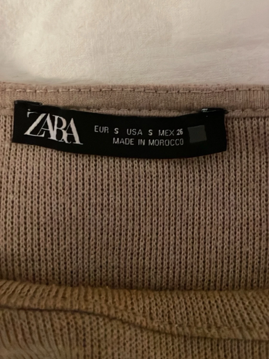 Beige topp med knyt i sidan - 3