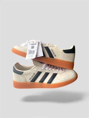 NYA Adidas Spezial / EU 40 - Helt nya adidas spezial med prislappen kvar. Normal passform.