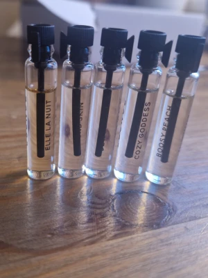 Essnce testers HELT NYA - Helt nya testers från Essnce, aldrig öppnade då jag haft dubbletter. Dofter som ingår:   Elle la nuit Second skin  Dewy dessert  Cozy goddess  Boosy peach 