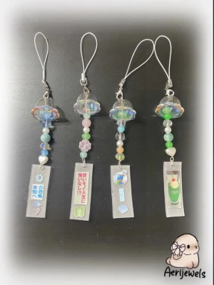 Wind chime keychain  - PRISET ENDAST FÖR EN! Handgjord av mig! Kontakta gärna innan du trycker på köp nu💗 #coquette #anime #kpop #deco #kawaii #trinket #studioghibli #shoujo #manga #emo #alt #cute #grunge