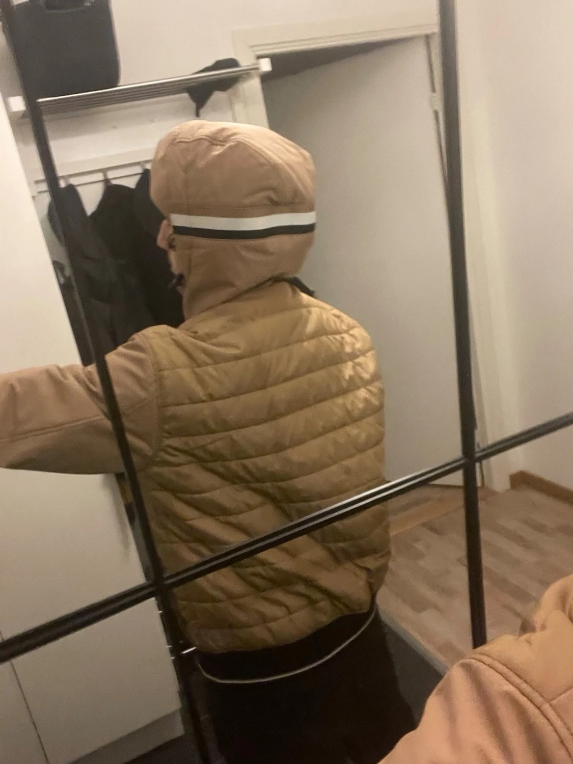 Beige pufferjacka från BOSS med luva - 2