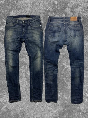 Tiger of Sweden jeans med wash  - Simpla och trendiga. Mycket bra skick, mått: A:41 B:82 C:26 D:19 E:17 (cm) Skriv vid fundering 🙌 uppskattad storlek w30 l32