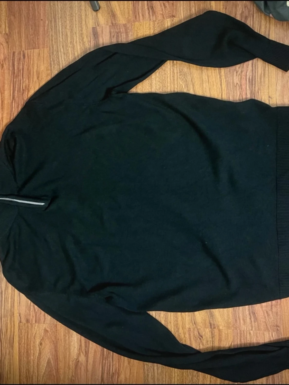 Svart stickad tröja med dragkedja - 1