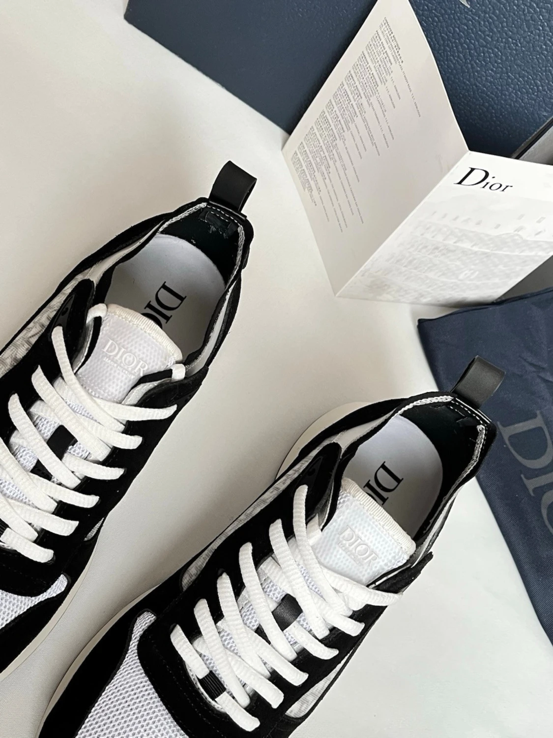 Dior sneakers i svart och vitt - 3