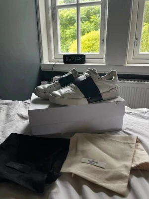 Valentino Opens  - Valentino Opens Skor + Dustbags | Skick: Allmänt bra skick