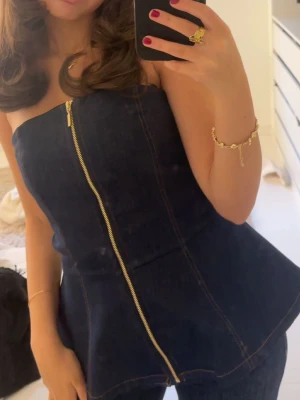 Jenas topp med dragkedja  - Jätte snygg jenas topp från Zara