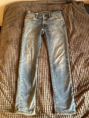 Levi’s jeans - Säljer ett par Levi’s jeans i fint skick, storlek W29 L32, Priset går att diskutera!