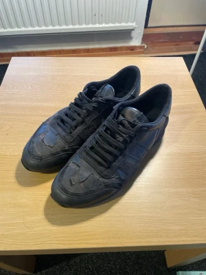 Valentino Rockrunner - ❗️FRI FRAKT ❗️Svarta Valentino Rockrunner i storlek 45 i bra skick | Nypris: 8515kr - Mitt pris: ENDAST 999kr 