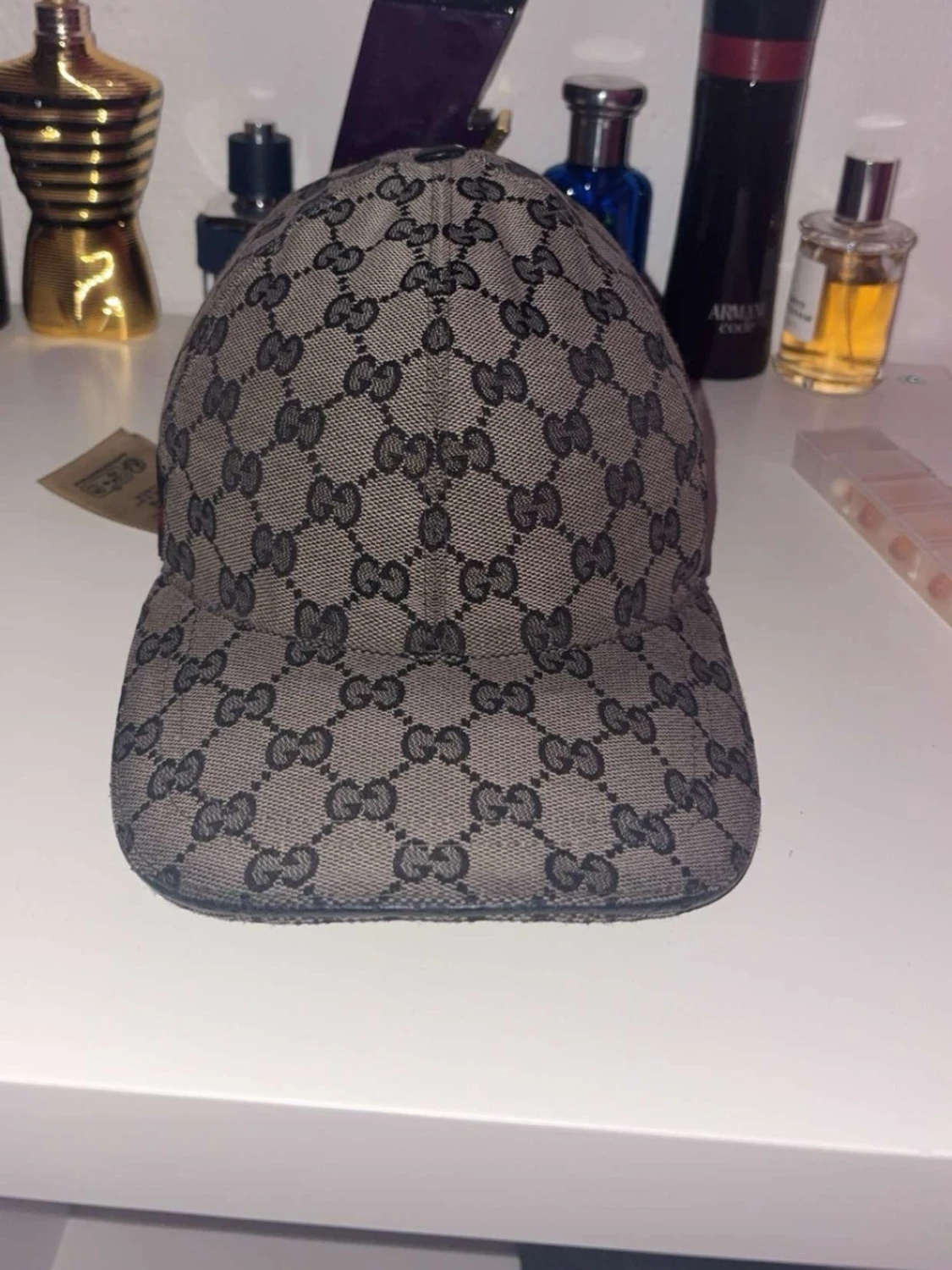 Gucci keps gråblåa säljs ej längre  - 1