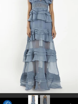 Balklänning - Jättefin balklänning från True Decandence!!! Använd en gång och gått igenom kemtvätt efter, finns inga defekter! Nypris 2300kr💞Pris kan diskuteras vid en snabb affär