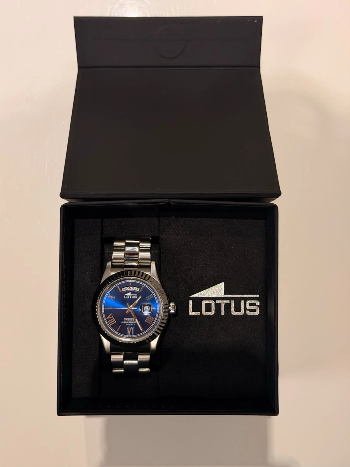 Blå och silver klocka från Lotus - 1