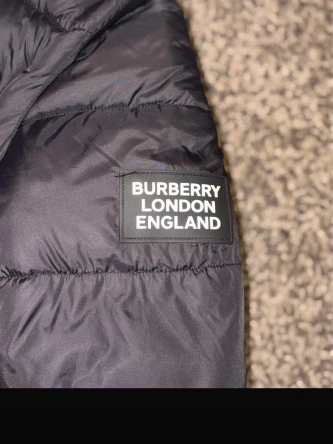 Svart dunjacka med huva från Moncler - 3