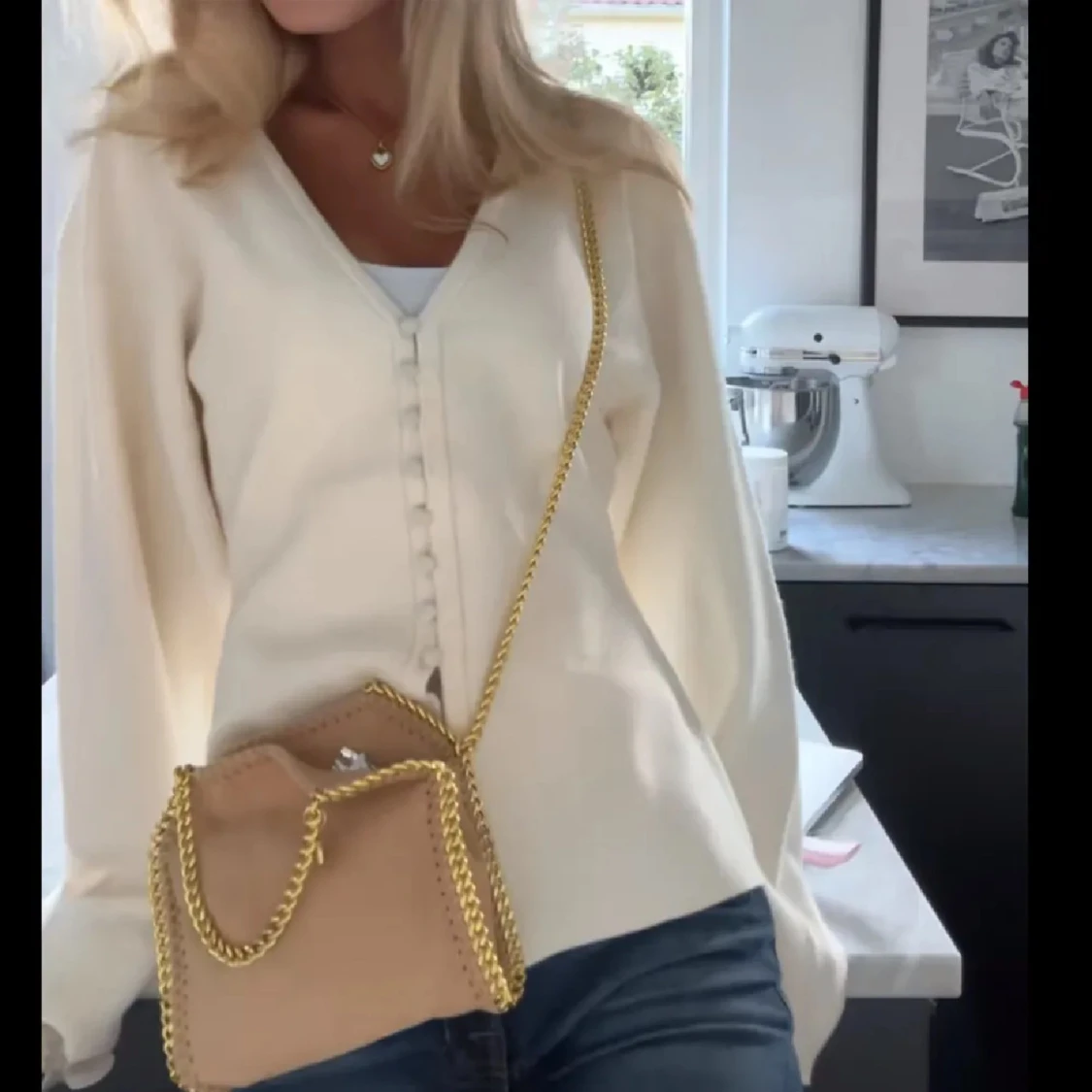 Vit kofta med knappar - 1