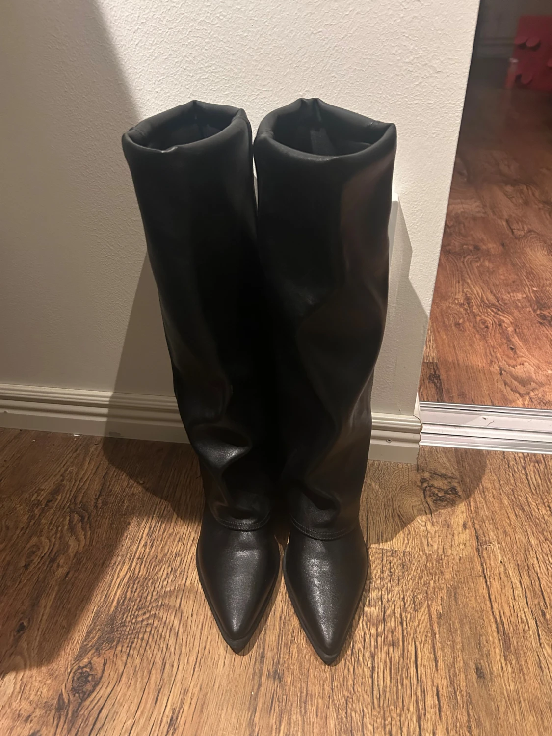 Svarta knähöga boots