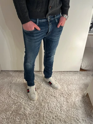 Replay Anbass jeans  - Replay Jeans | skick 9/10 | Storlek 32/32 | Pris - 549kr | Modellen är ca 179cm lång | Hör av dig vid minsta fråga eller fundering!!