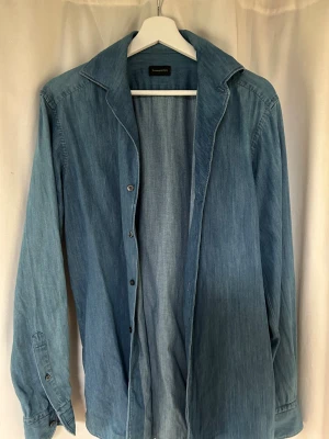 Ermenegildo Zegna skjorta  - Retail pris runt 3499kr, sjukt snygga fades och bra skick 