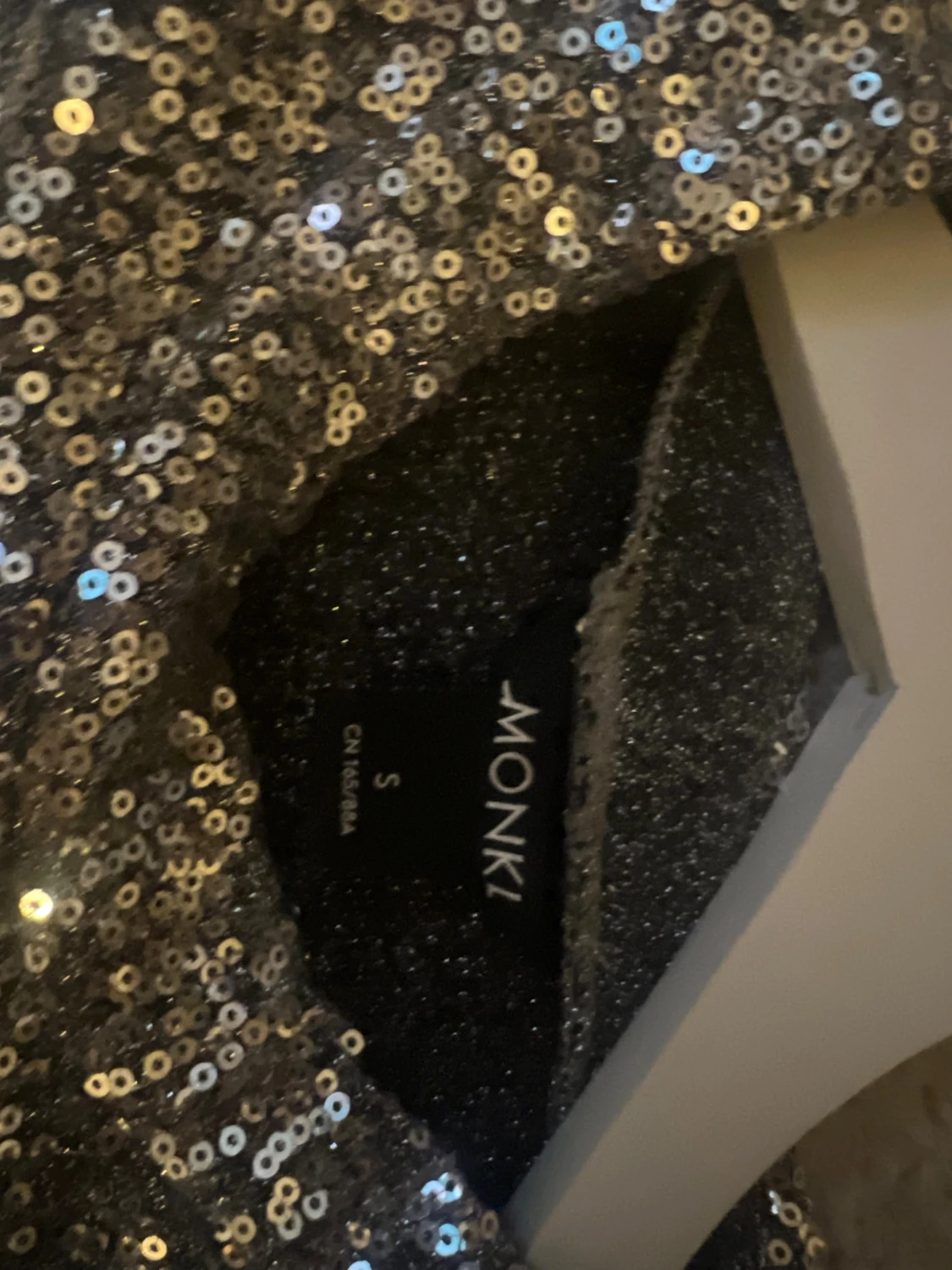 Glittrig silver topp från Monki - 2