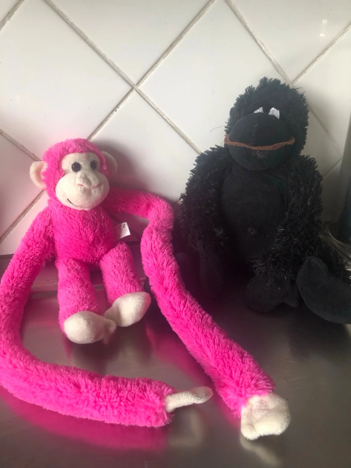 Apor Två st  olika storlek 