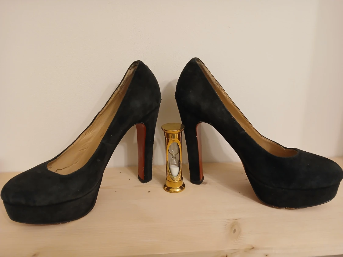 Svarta mocka pumps från Louboutin - 1