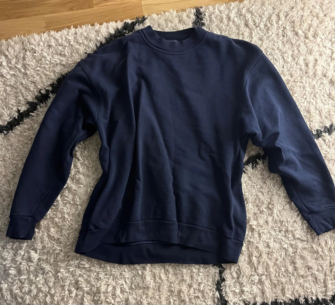 Mörkblå sweatshirt i bomull