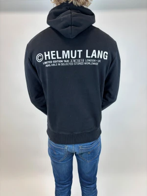 Helmut Lang Hoodie  - Hej! Säljer nu denna väldigt snygga och sällsynta Helmut Lang Hoodie! Storlek S,  Sällsynt model som inte längre säljs i butik! Perfekt hoodie nu tilll vintern
