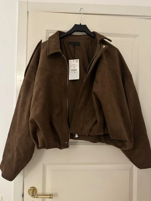 Zara jacka - Säljer denna helt nya Zara jacka med prislappar kvar. Endast provad!