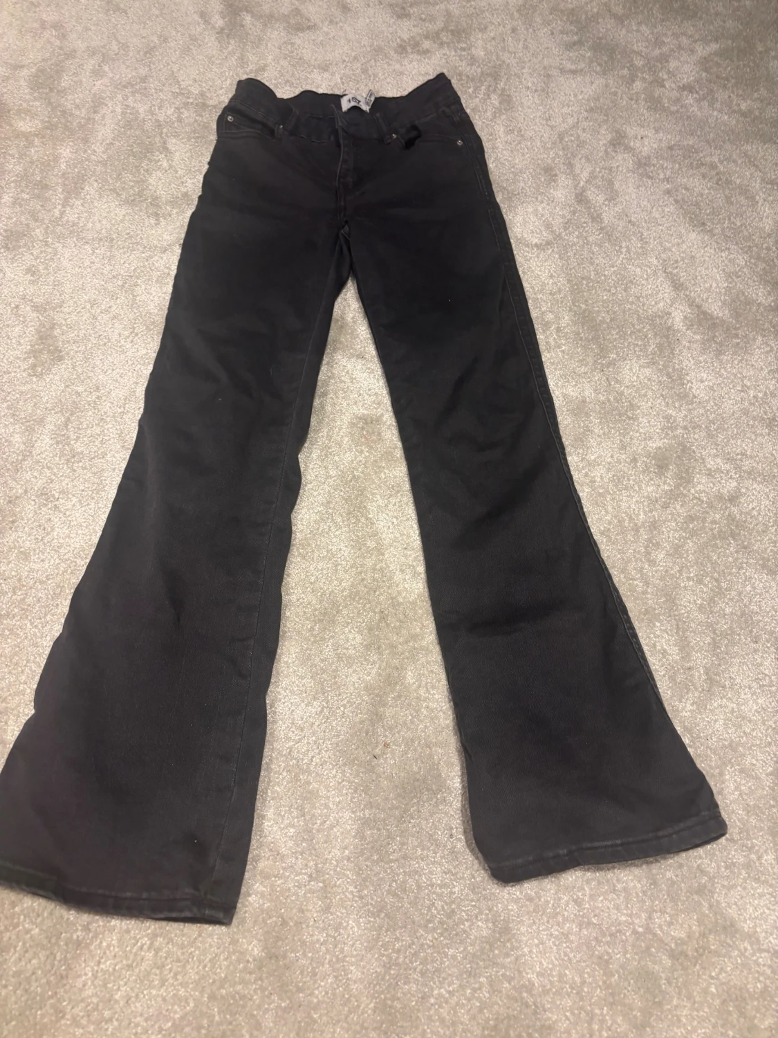 Svarta bootcut jeans från 157, strl 150