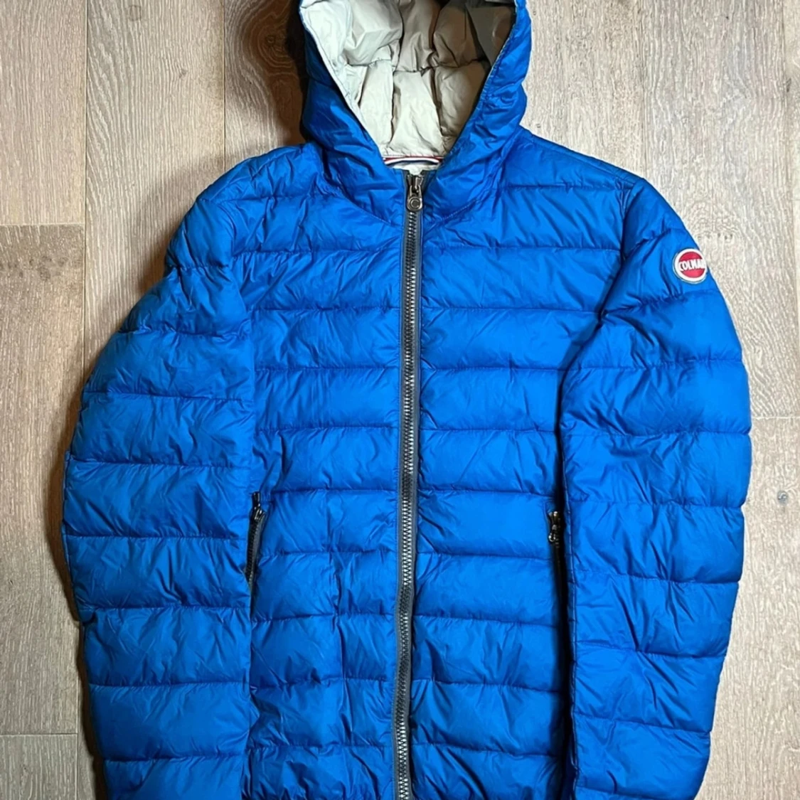 Blå dunjacka från Colmar med huva