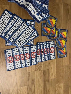 Djurgården klibbor - Snygga klibbor du behöver för att visa din fanbase det är 50 stycken pris kan diskuteras.