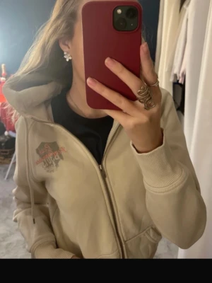 Hoddie - Säljer då den inte kommer till användning 💗
